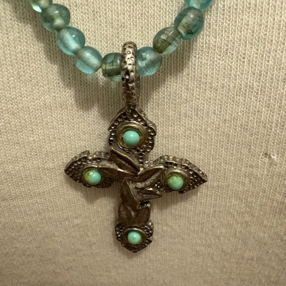 Gerard Yosca signed vintage aquamarine bead necklace with silver cross - Picture 5 of 9